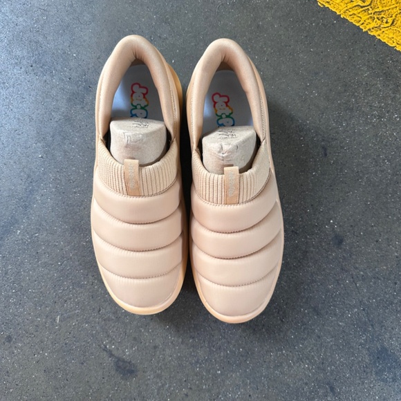 Shoes (Jet Puff) - Picture 2 of 6